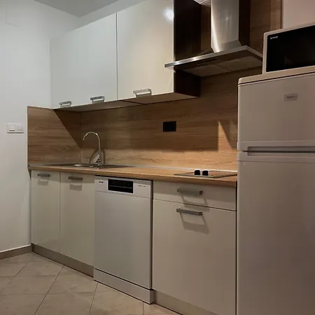 Tina * Pakoštane