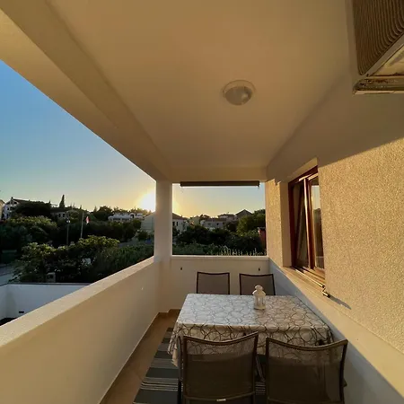 Tina Apartamento Pakoštane